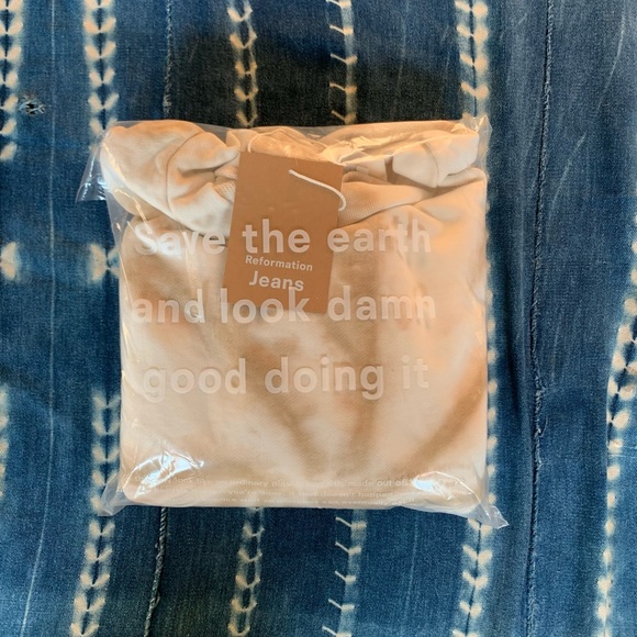 Reformation Hunter Sweatshirt - Picture 5 of 5